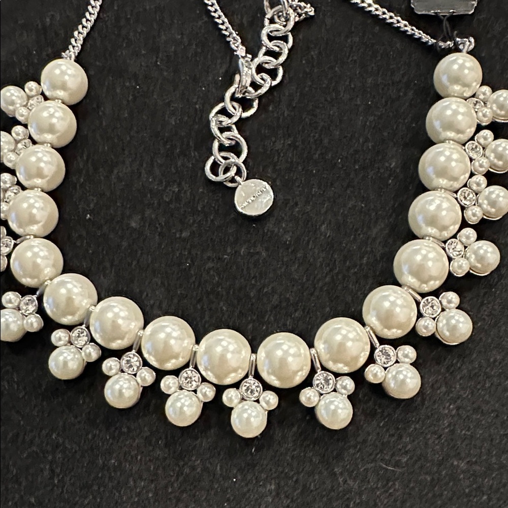 NWT Givenchy faux pearls necklace new with the original tag - Picture 6 of 6